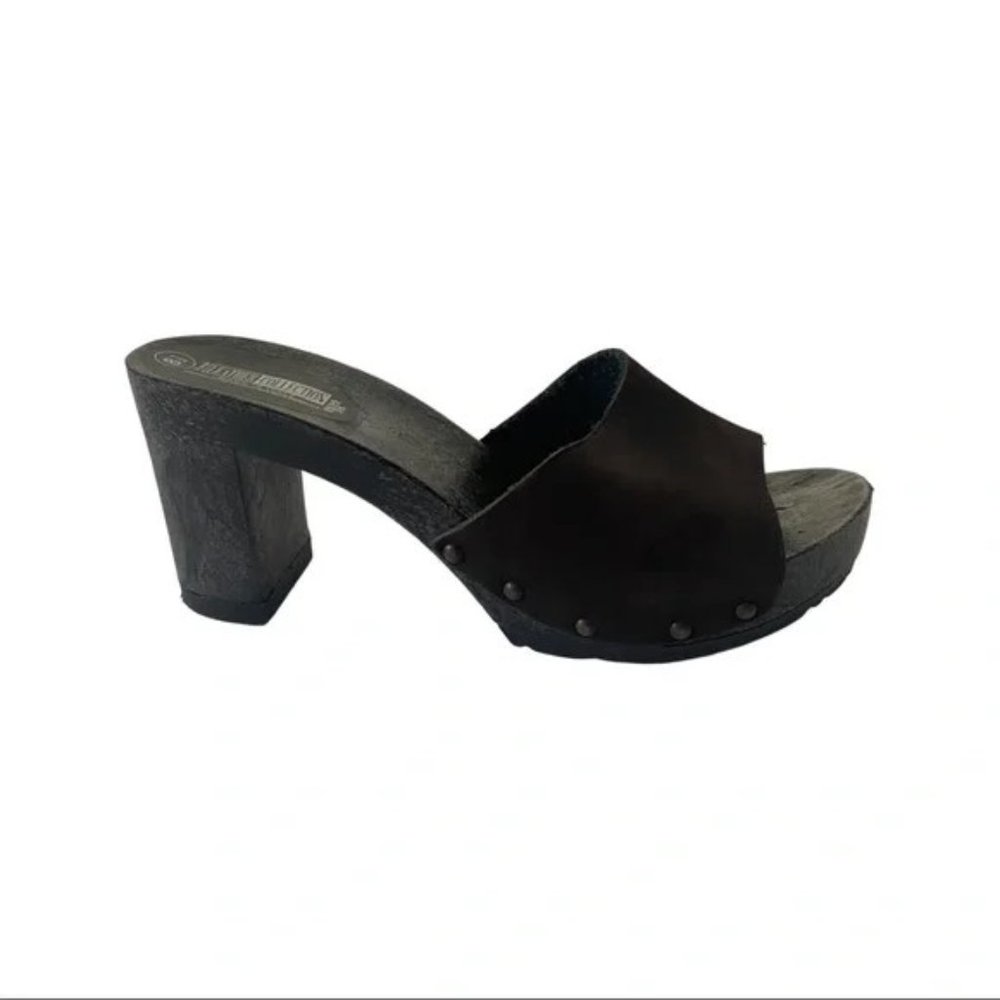 THE LEATHER COLLECTION OPEN TOE CLOGS